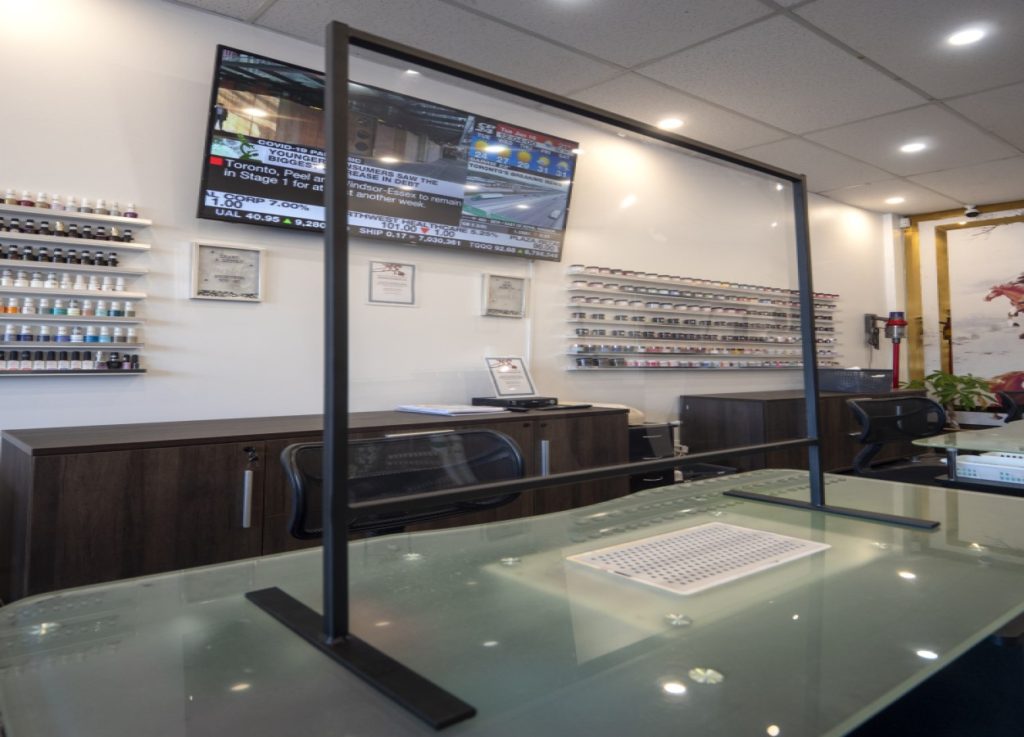 Edmonton Sneeze Guards Acrylic Clear Plastic Sheets for Barriers